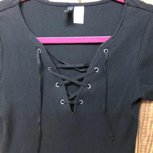 H&M size small black lace up short sleeve - Picture 4 of 5